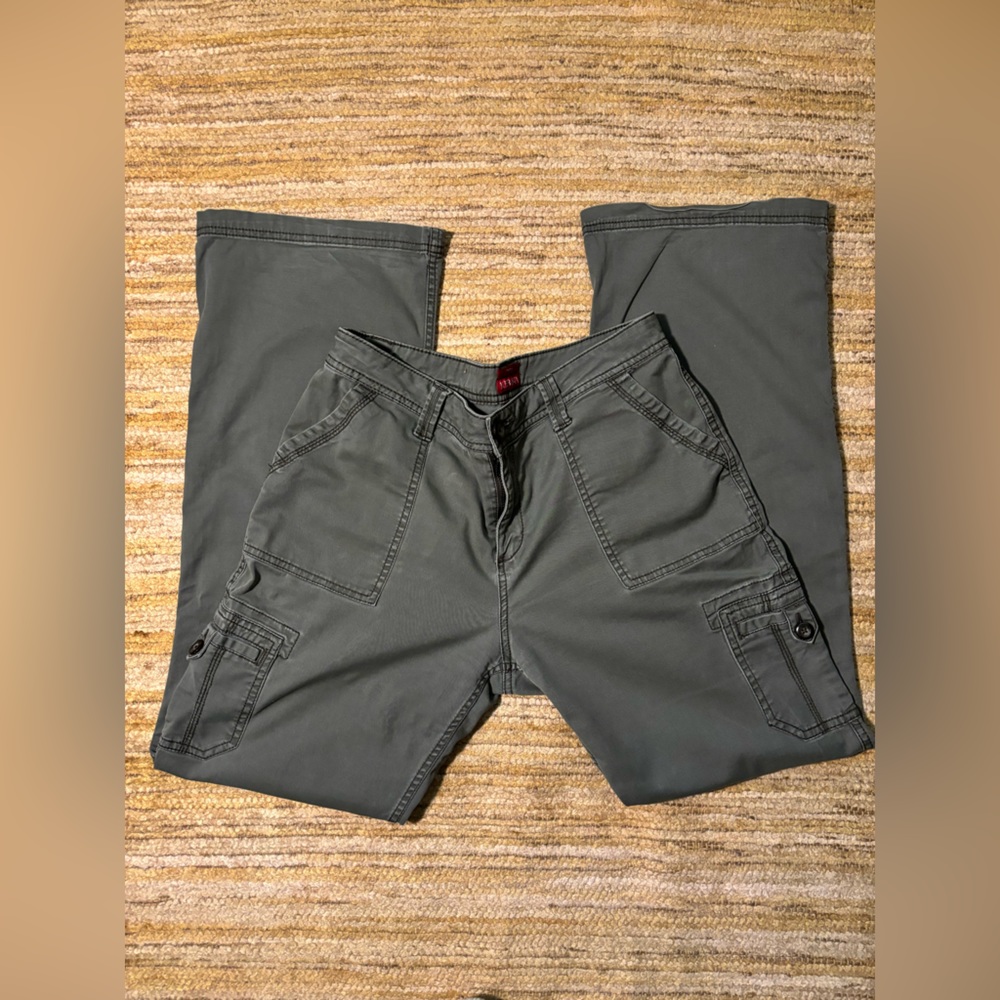 Merona stretch size 8 green cargo women’s pants